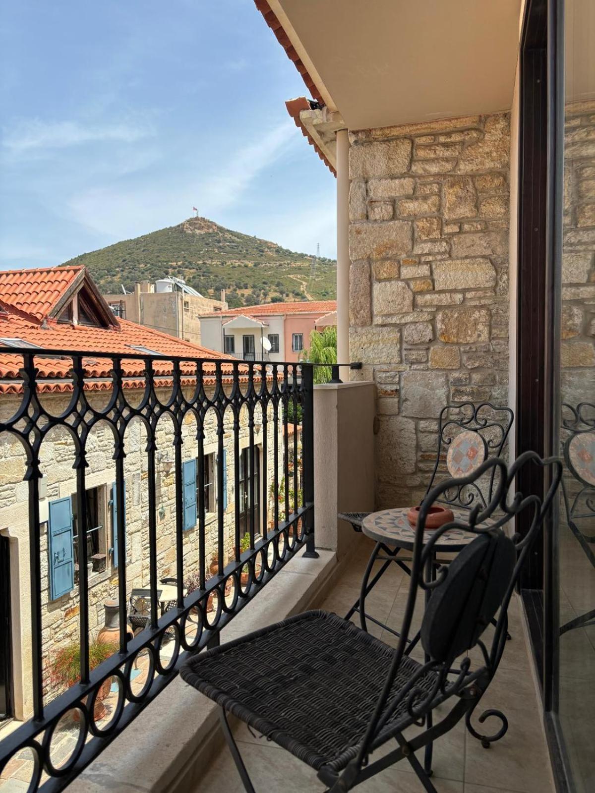 Griffon Hotel Yenifoca Exterior foto